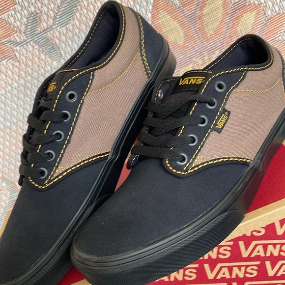 Vans • Men’s Atwood
Outcore Phantom/Black
VN000CX8B29
Sneakers - Picture 7 of 16